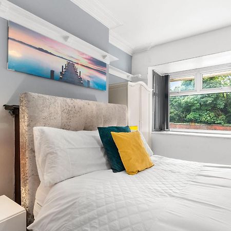 שפילד Hilltop Place Suites Near Meadowhall מראה חיצוני תמונה