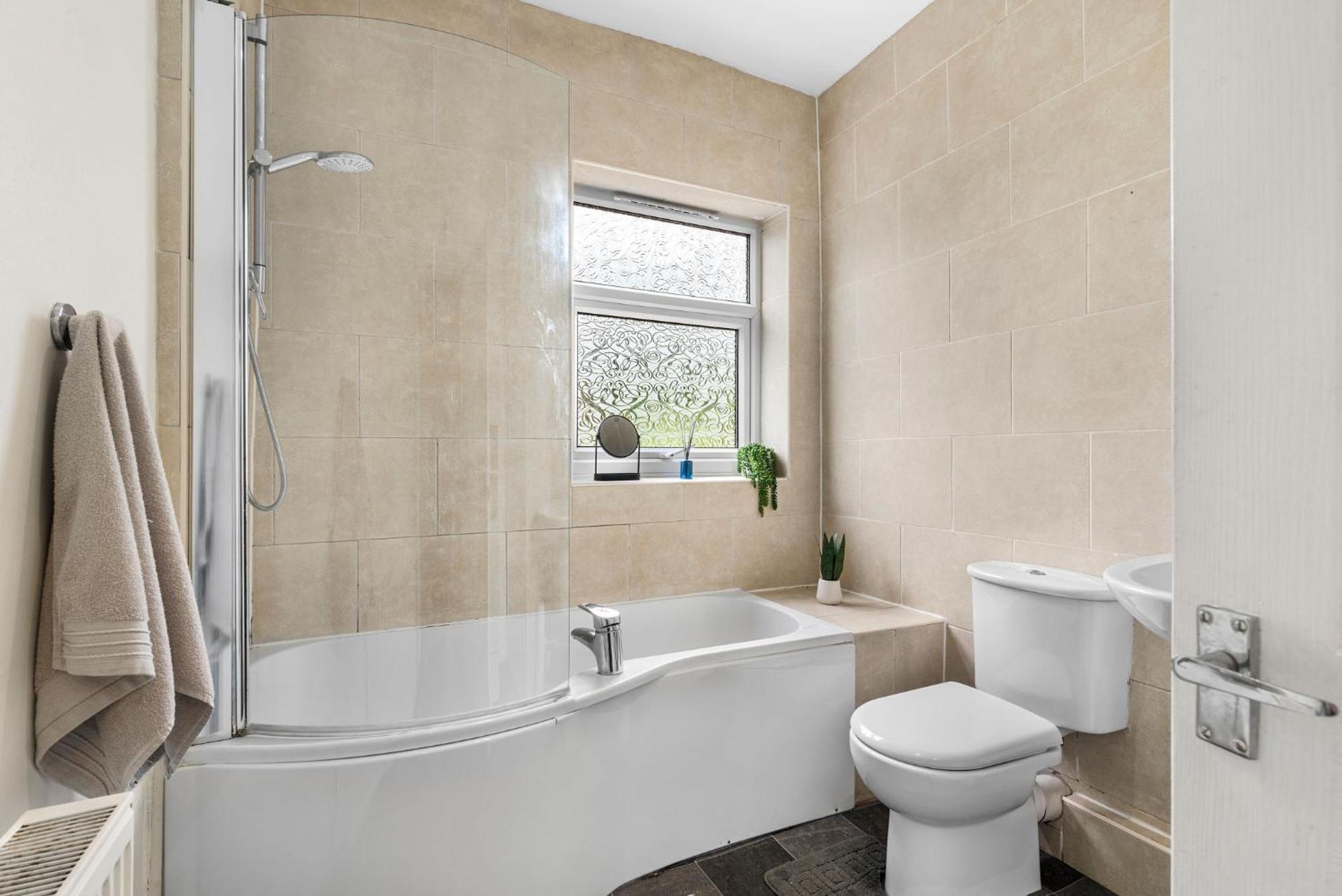 שפילד Hilltop Place Suites Near Meadowhall מראה חיצוני תמונה