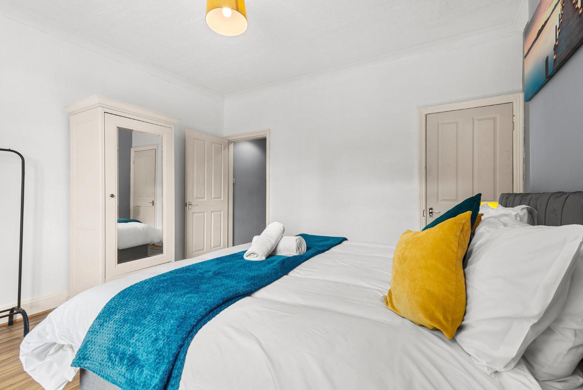 שפילד Hilltop Place Suites Near Meadowhall מראה חיצוני תמונה