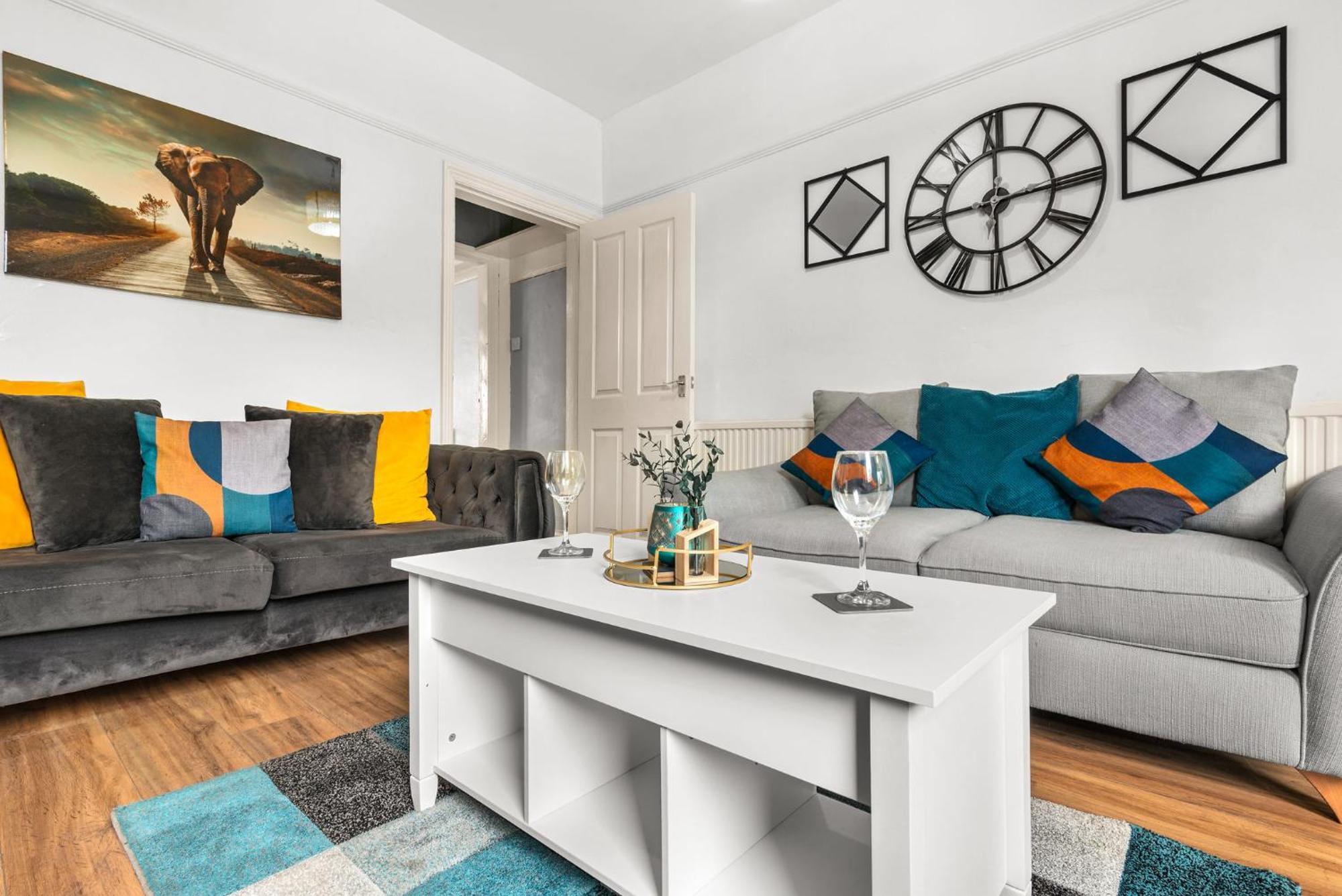 שפילד Hilltop Place Suites Near Meadowhall מראה חיצוני תמונה